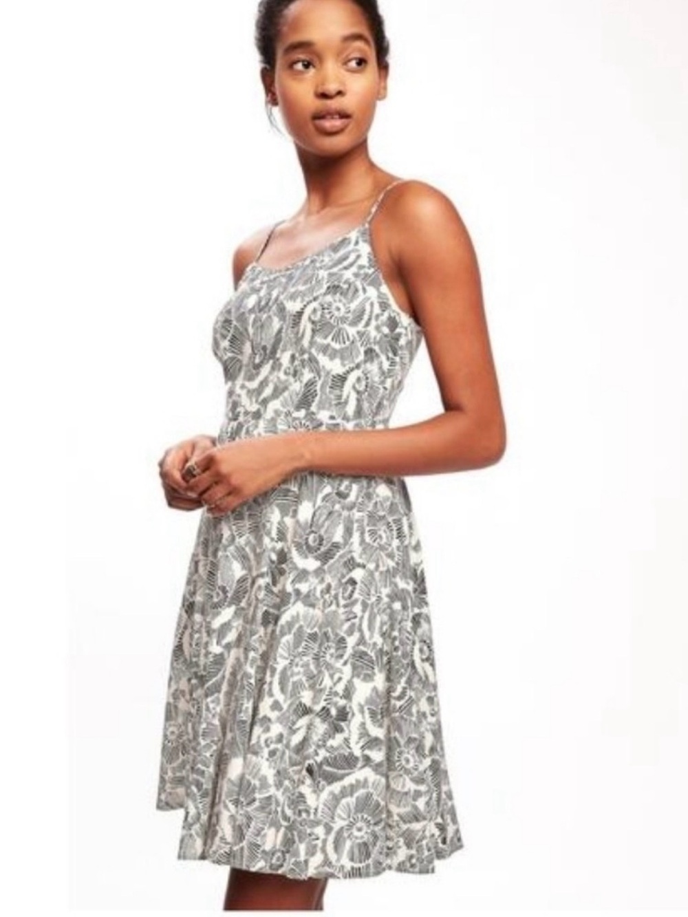 Old Navy Fit & Flare Cami Dress in Black & White Floral, Size Medium